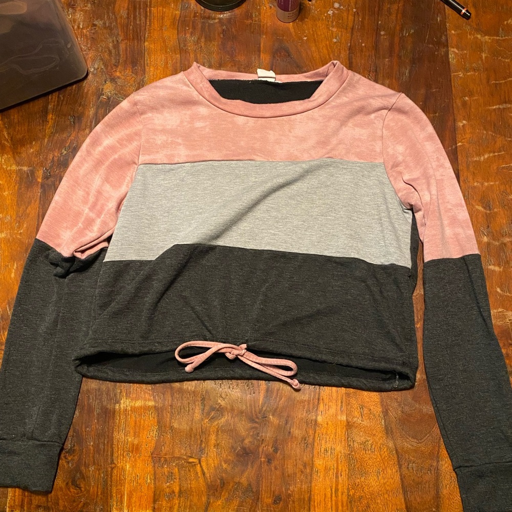 Pink gray and charcoal cropped tee with string to tighten!